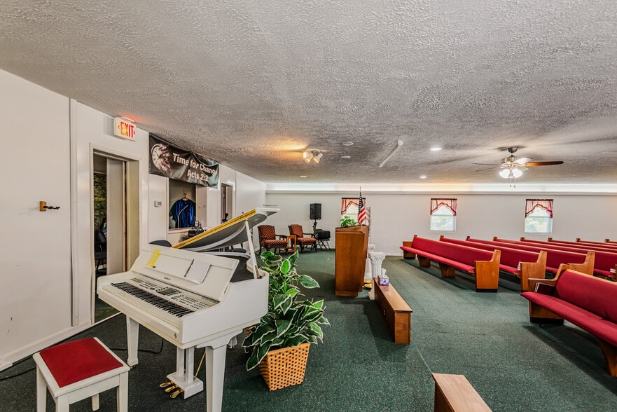 More Photos Of 7990 S 300 W, Columbus Flex For Sale