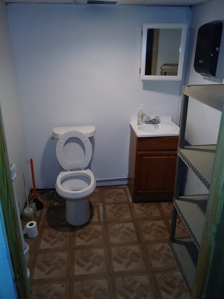 More Photos Of 14156 Eureka Rd, Southgate Freestanding For Sale