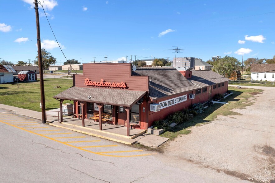 More Photos Of 110 W Bailey St, Ponder Restaurant For Sale