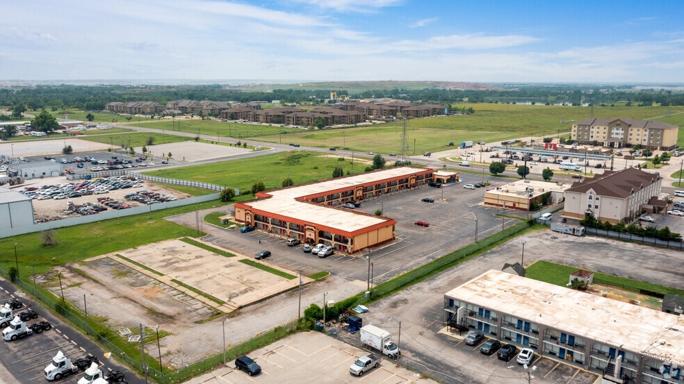 More Photos Of 820 S MacArthur Blvd, Oklahoma City Hotel For Sale