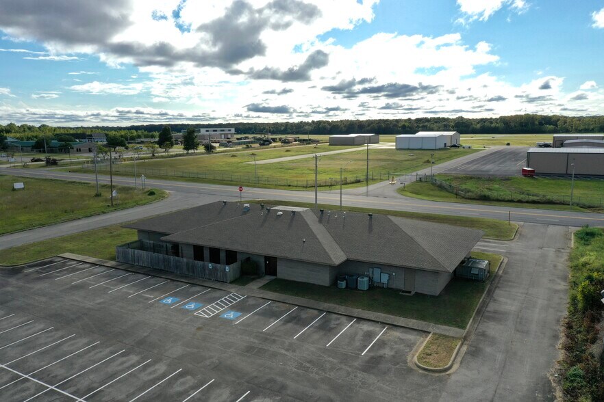 More Photos Of 2900 S Main St, Searcy Office For Sale