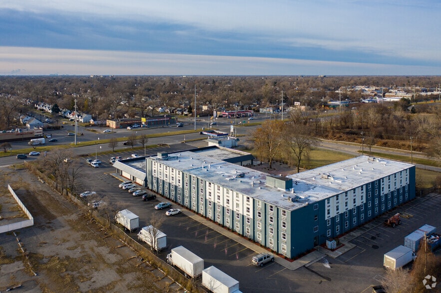 More Photos Of 11000 W 8 Mile Rd, Ferndale Hotel For Sale