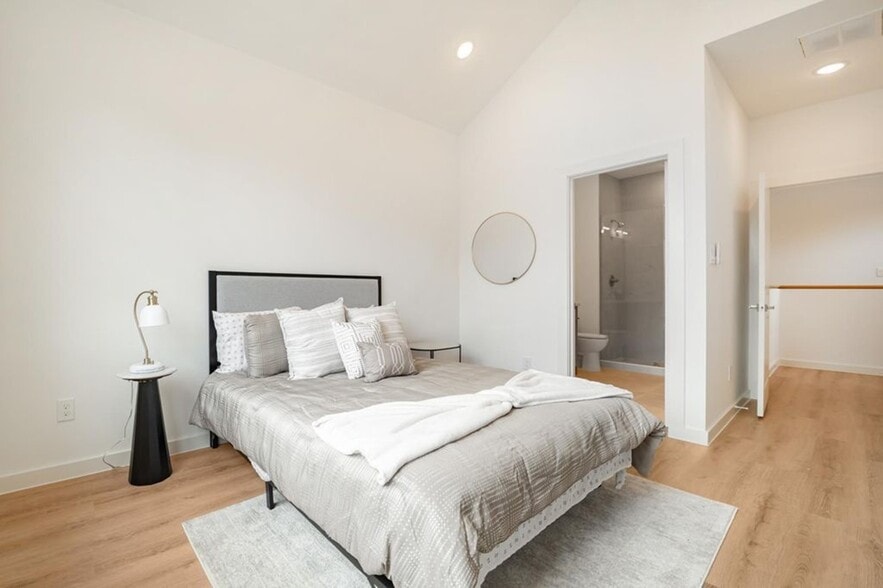 More Photos Of 7118 Eastwood st, Houston Multifamily For Sale
