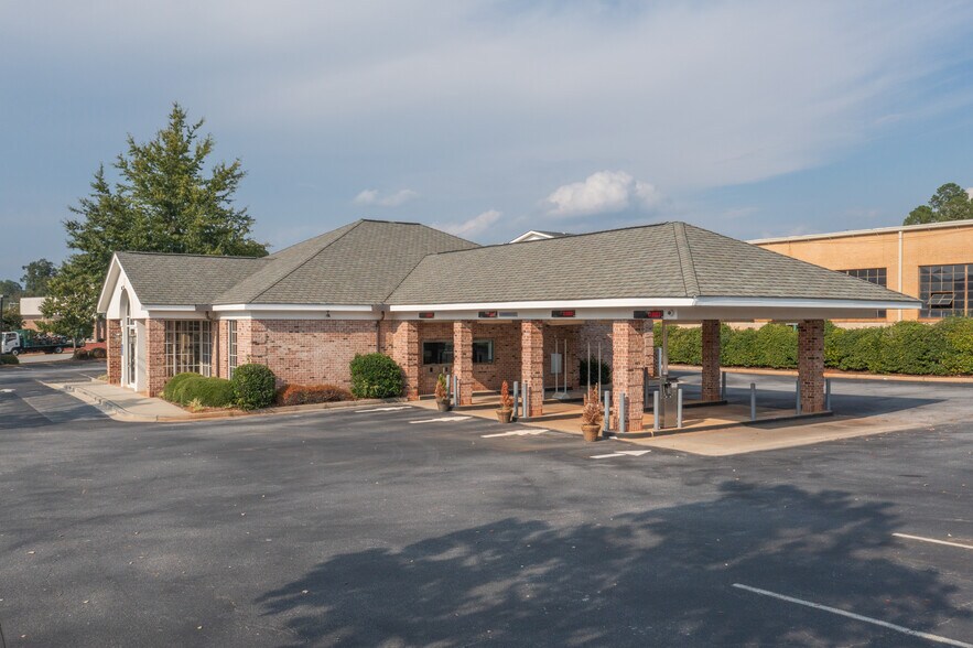 More Photos Of 602 N Main St, Anderson Bank For Sale