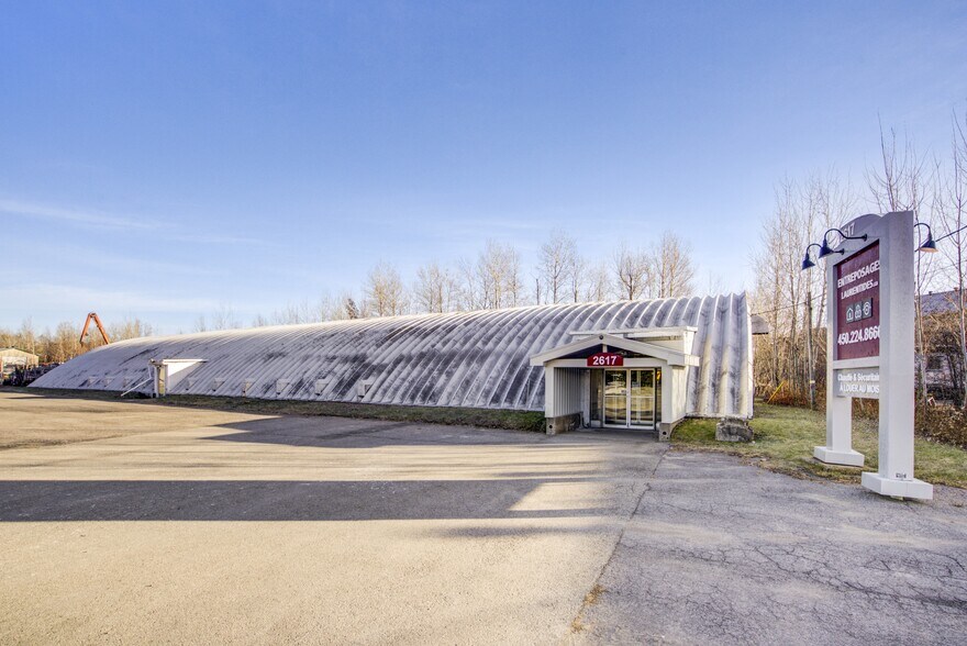 More Photos Of 1550-1560 Rue Michelin, Laval Self Storage For Sale