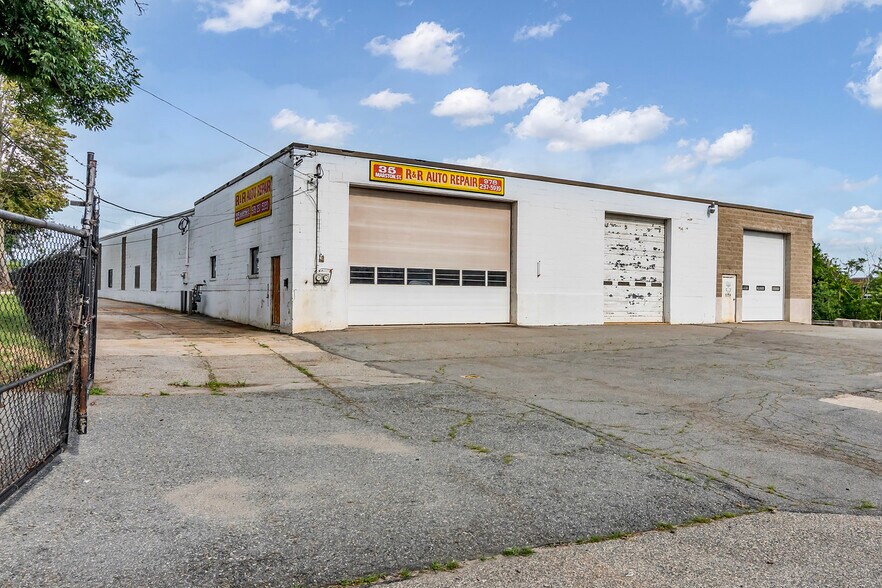 More Photos Of 35 Marston St, Lawrence Manufacturing For Lease