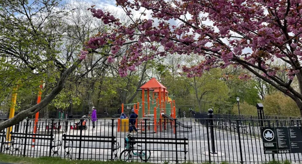 More Photos Of 11882 Metropolitan Ave, Kew Gardens Healthcare For Lease