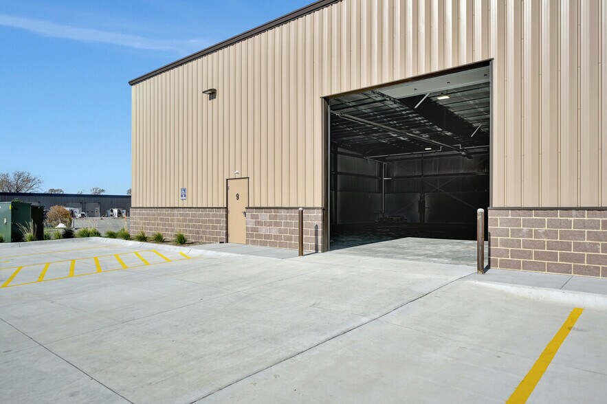 More Photos Of 11600 S 21st St, Roca Warehouse For Lease