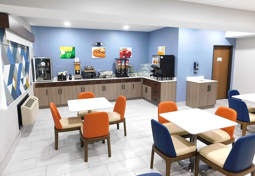 More Photos Of 1823 W Reynolds St, Pontiac Hotel For Sale