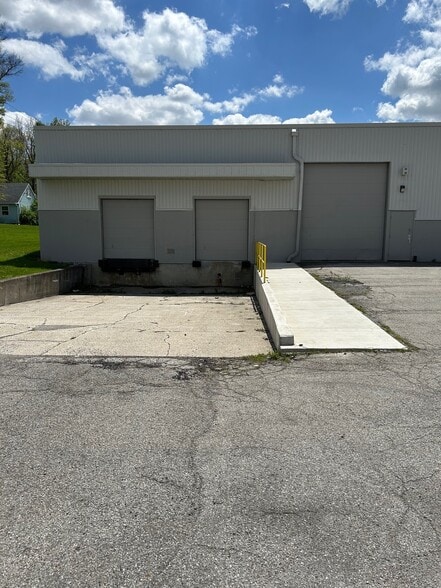 More Photos Of 4211 Engle Rd, Fort Wayne Warehouse For Lease
