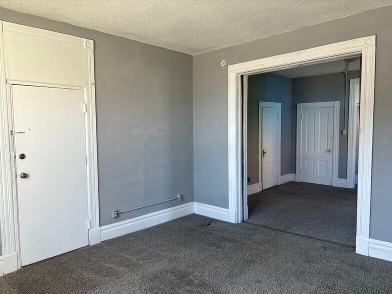 More Photos Of 910-912 W 3rd St, Davenport Apartments For Sale