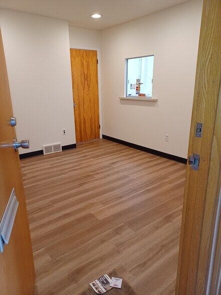 More Photos Of 32905 W 12 Mile Rd, Farmington Hills Medical For Sale