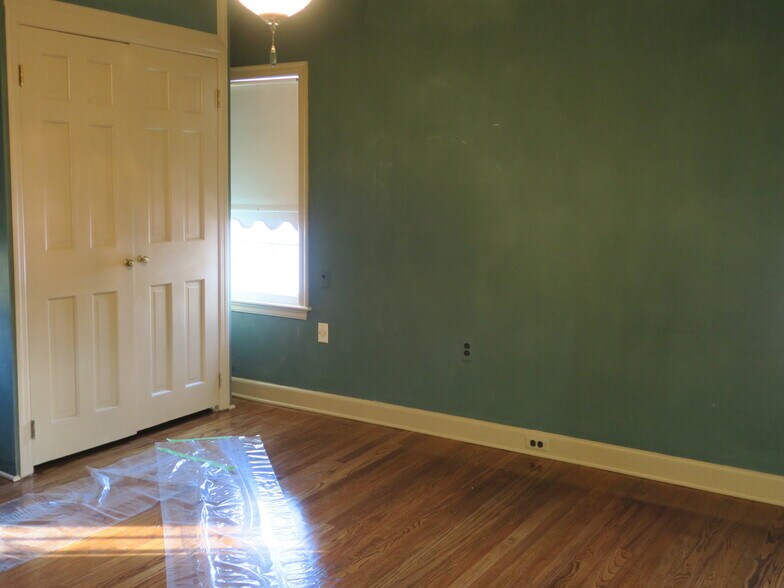 More Photos Of 529 Route 17M, Middletown Storefront Retail Residential For Sale