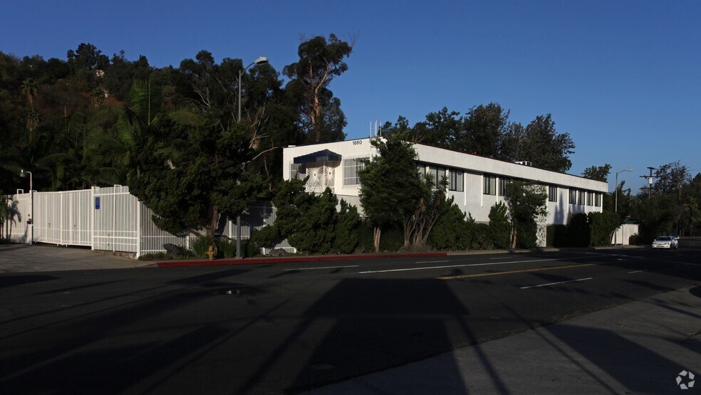 More Photos Of 1660 Riverside Dr, Los Angeles Loft Creative Space For Sale