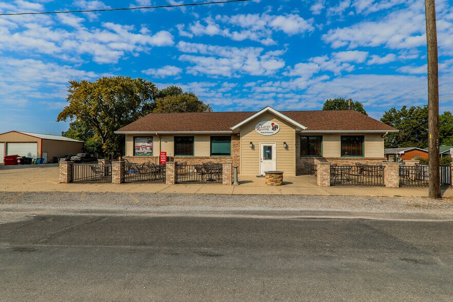 More Photos Of 101 E Main St, Saint Jacob General Retail For Sale