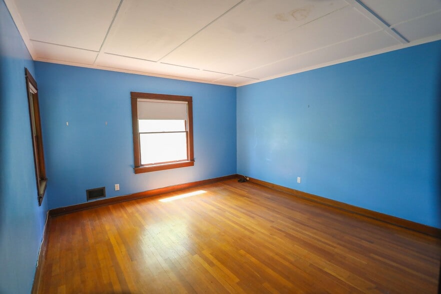 More Photos Of 1499 S State St, North Adams Distribution For Sale
