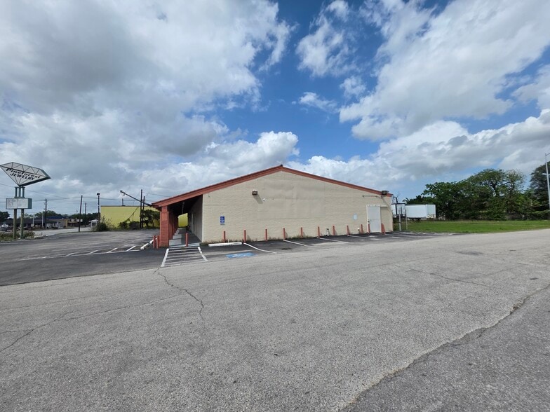 More Photos Of 1141 Uvalde Rd, Houston General Retail For Sale