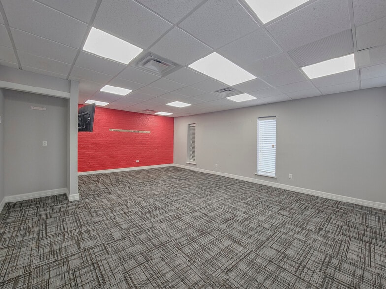 More Photos Of 6001 Nw Expressway, Oklahoma City Office For Sale