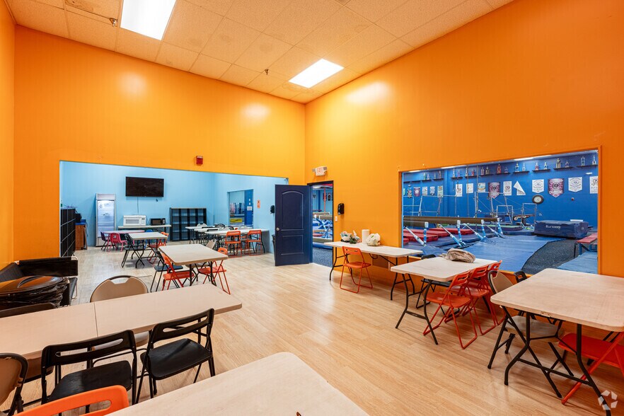 More Photos Of 6702-6900 N University Dr, Tamarac Unknown For Lease