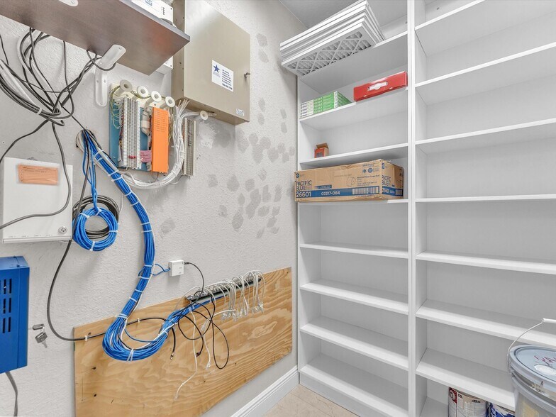 More Photos Of 2470 NW 102nd Pl, Doral Storefront Retail Office For Sale