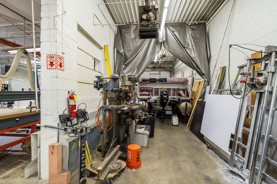 More Photos Of 73 W Walton Blvd, Pontiac Manufacturing For Sale