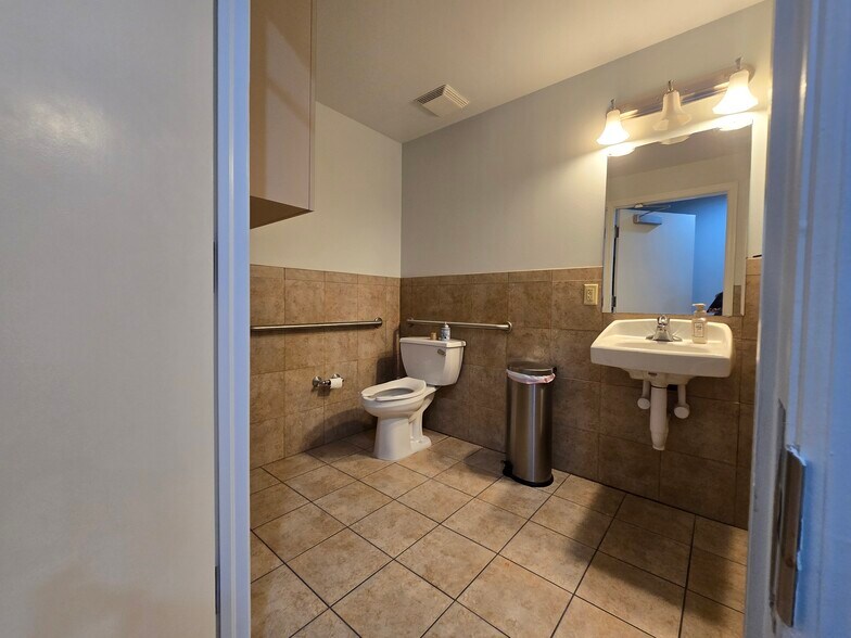 More Photos Of 13131 Kings Lake Dr, Gibsonton Medical For Lease