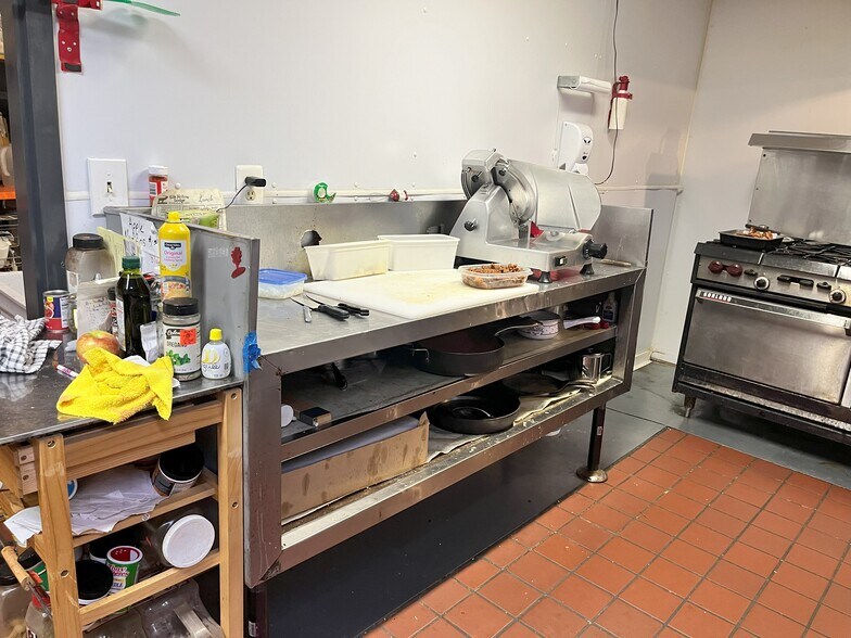 More Photos Of 1267 Elk Grove Rd, Benton Restaurant For Sale