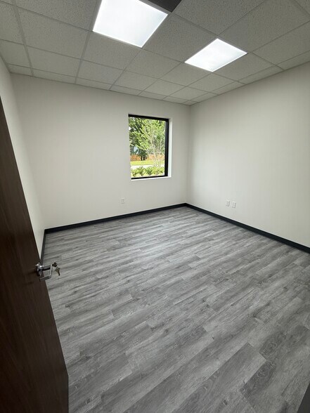 More Photos Of 15511 Jarvis Rd, Cypress Industrial For Lease