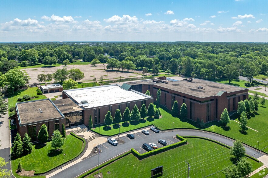 More Photos Of 6700 N High St, Worthington Office For Sale