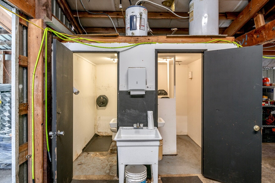 More Photos Of 10709 12th Ave E, Tacoma Warehouse For Sale