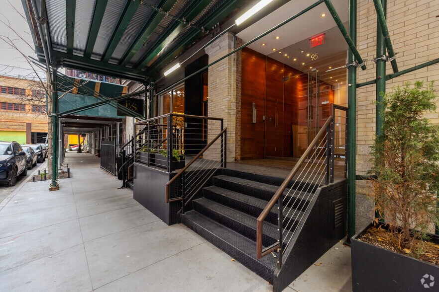 More Photos Of 95 Vandam St, New York Apartments For Sale