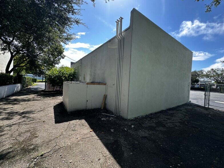 More Photos Of 3609 Broward Blvd, Fort Lauderdale Service Station For Sale