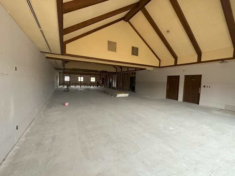 More Photos Of 301 Kienle Dr, Piqua Storefront Retail Office For Lease