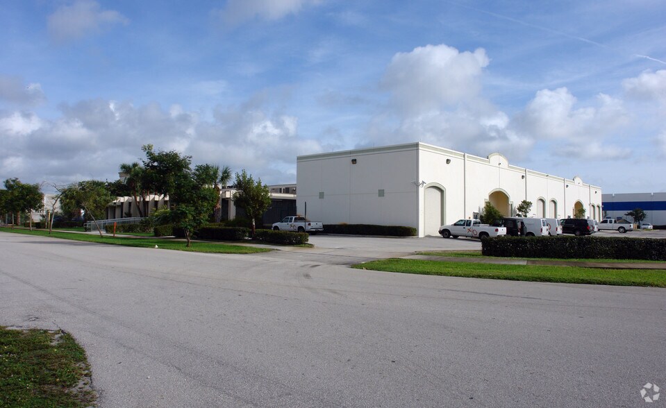 More Photos Of 16565 NW 15th Ave, Miami Warehouse For Lease