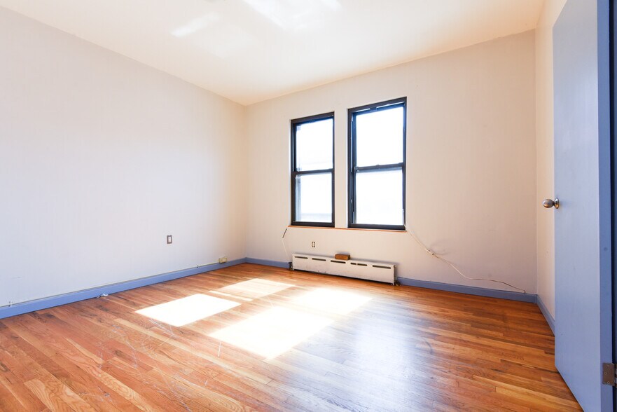 More Photos Of 361 Metropolitan Ave, Brooklyn General Retail For Lease