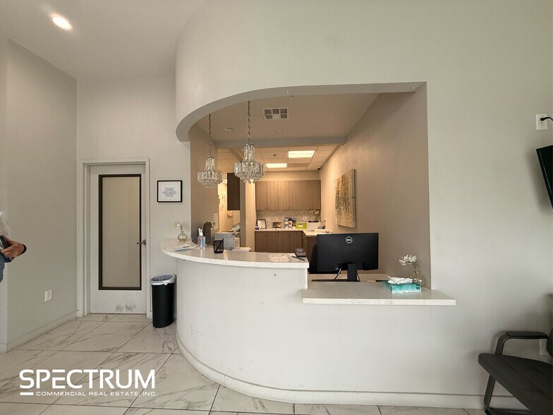 More Photos Of 25802 Hemingway Ave, Stevenson Ranch Freestanding For Lease