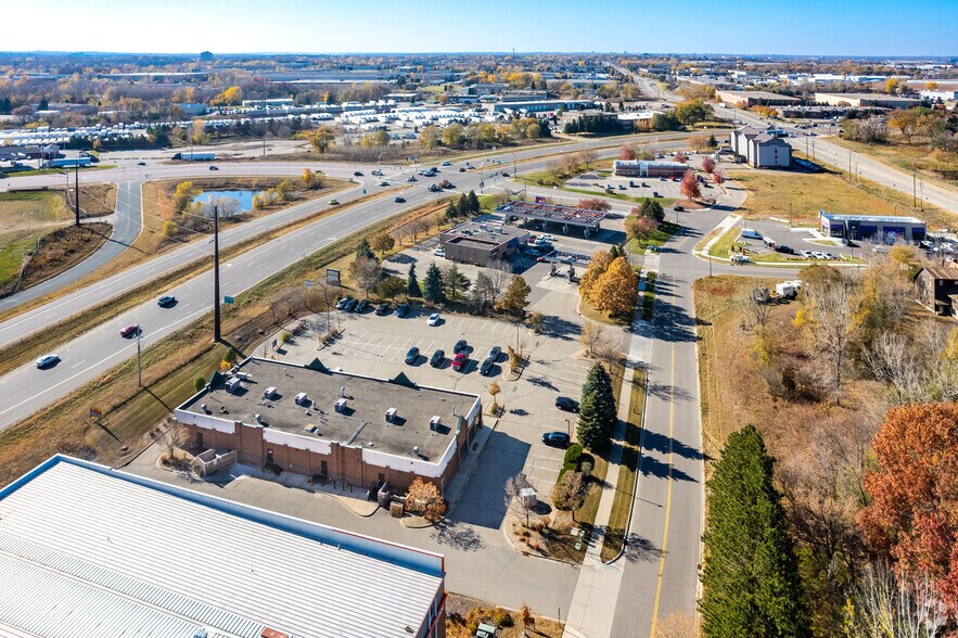 More Photos Of 3090 Courthouse Ln, Eagan General Retail For Lease