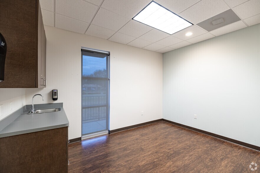 More Photos Of 13774 Plantation Rd, Fort Myers Medical For Lease
