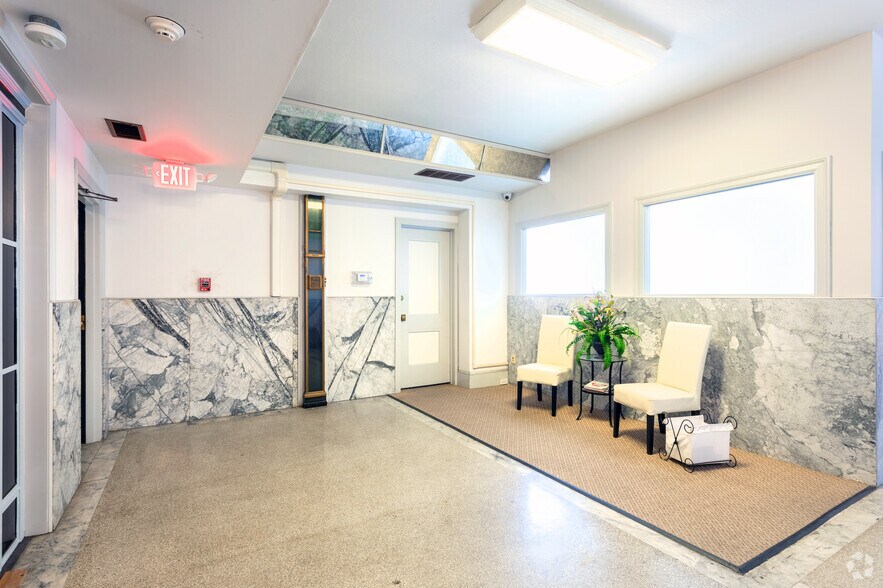 More Photos Of 11 S San Joaquin St, Stockton Office For Lease