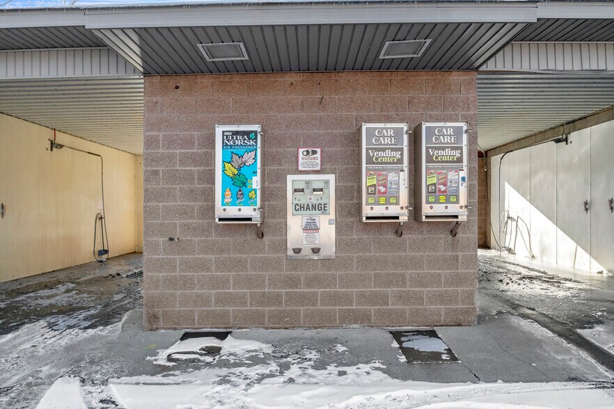 More Photos Of 25957 Gibraltar Rd, Flat Rock Carwash For Sale