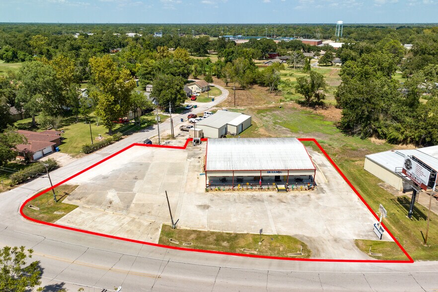 More Photos Of 714 N Main St, Sweeny Restaurant For Sale