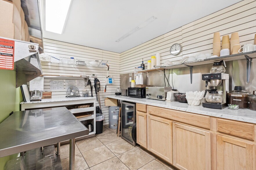 More Photos Of 808 Bypass Rd, Winchester Freestanding For Sale
