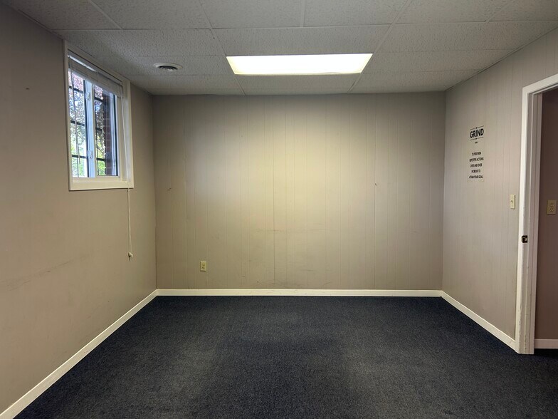 More Photos Of 191 Queensway W, Simcoe Office For Lease