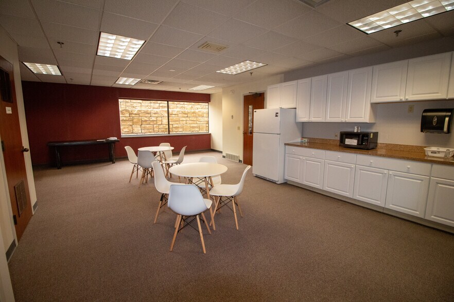 More Photos Of 1850 44th St SW, Grand Rapids Office For Lease