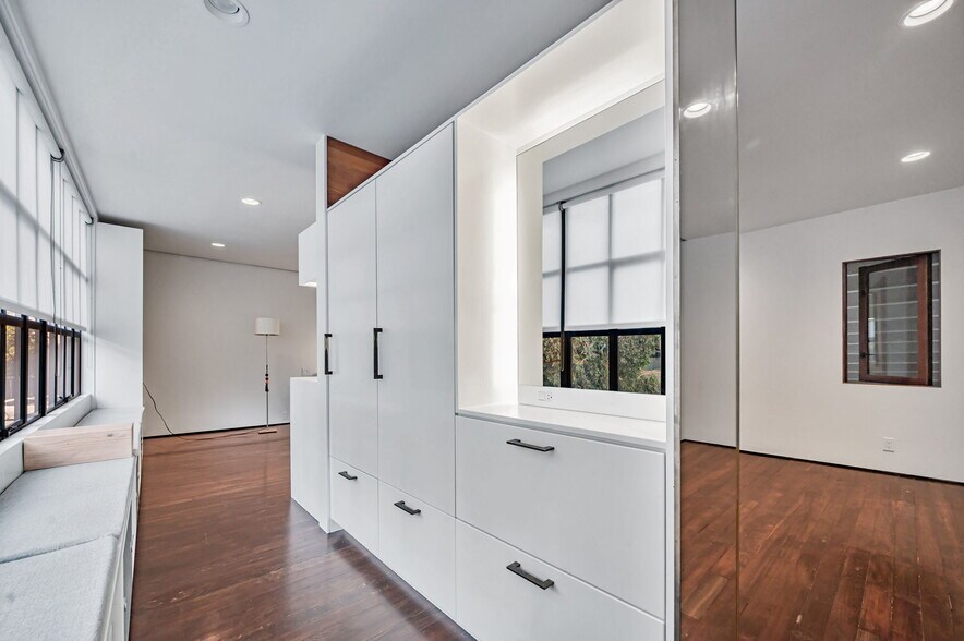 More Photos Of 1315 Natoma St, San Francisco Industrial For Sale