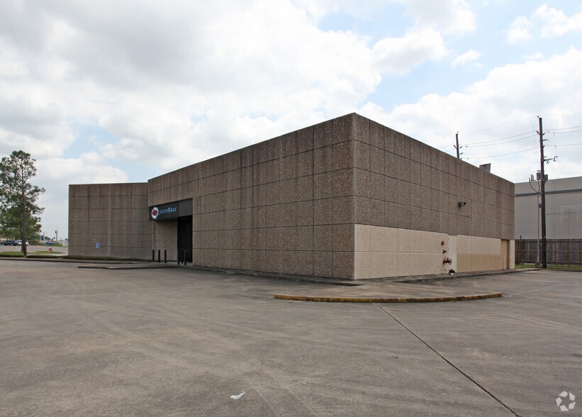 More Photos Of 20121 Highway 59 N, Humble Freestanding For Sale