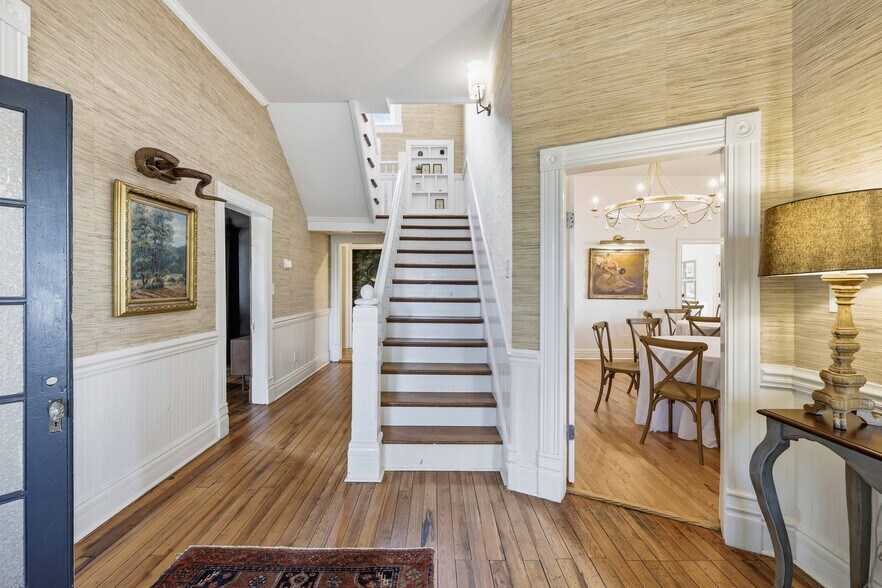 More Photos Of 320 Blount Ave, Guntersville Specialty For Sale