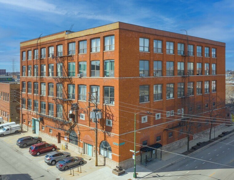 More Photos Of 2000 W Carroll Ave, Chicago Warehouse For Lease