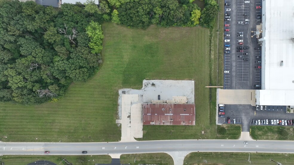More Photos Of 807 N 6th St, Monticello Flex For Sale