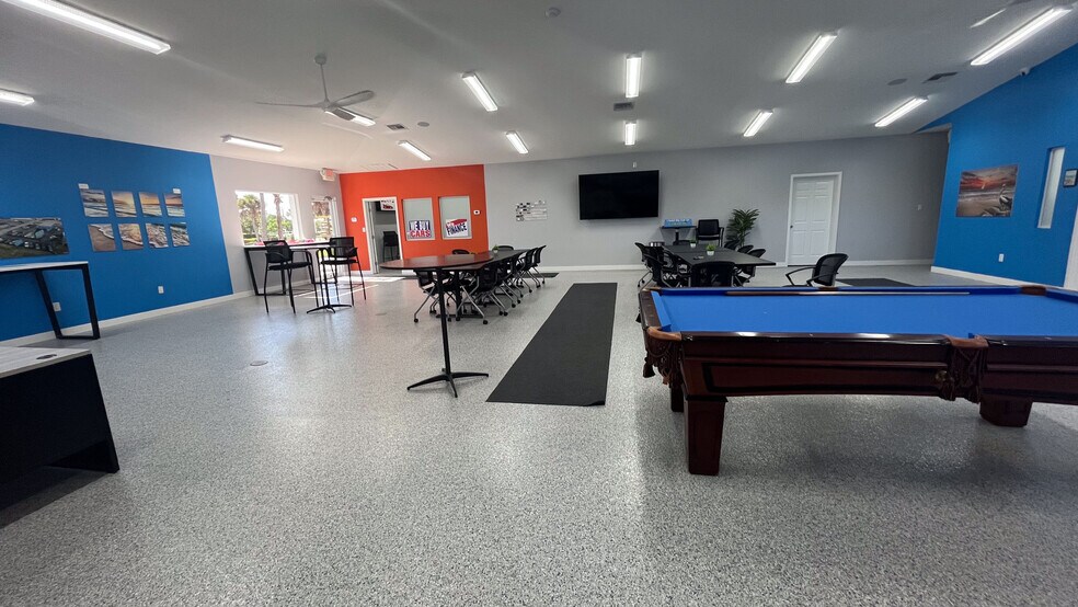 More Photos Of 11170 Summerlin Square Dr, Fort Myers Office For Sale